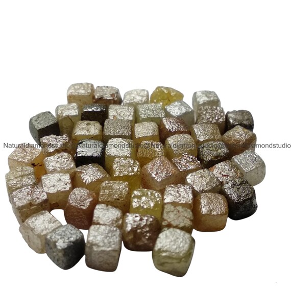 コンゴ産原石ダイヤモンドキューブ：10.00カラットのミックスカラー