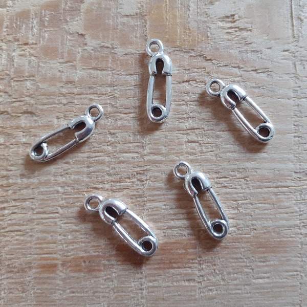 lot de 5 breloques épingles à nourrice argent vieilli