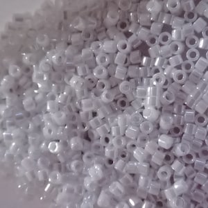 perles Miyuki 11/0 , sachet de 5gr couleur au choix DB202 blanc nacré AB