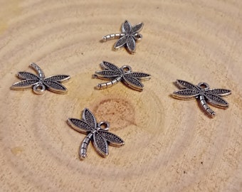 Set mit 5 Libellenanhängern aus gealtertem Silber