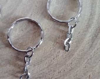 anneaux de porte-clés argentés avec chaînettes par 10/50/100