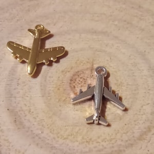 Flugzeuganhänger aus Gold oder Altsilber Bild 1