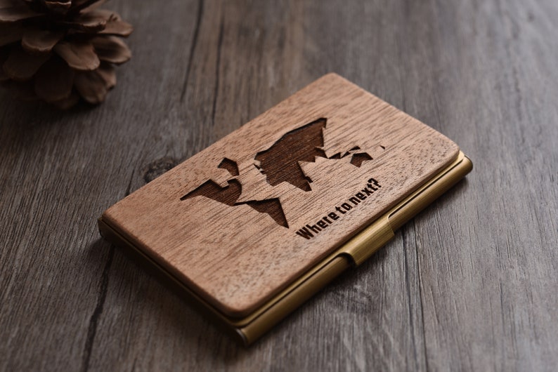 Personalisiertes Visitenkartenetui, Kartenetui aus Holz, Kreditkartenetui aus Metall, individuelles Geschenk, Geschenke für Kollegen, Vatergeschenk, einzigartiges Geschenk für Sie/Ihn Bild 2