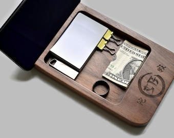 Estación de acoplamiento personalizada, base para teléfono de madera de nogal negro, organizador de escritorio, regalo personalizado, regalo de cumpleaños, regalo de Navidad