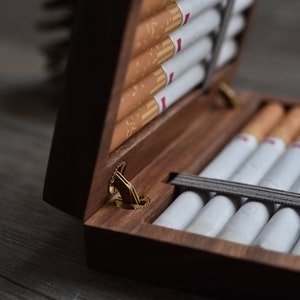 Étui à cigarettes personnalisé, porte-cigarettes en bois, étui à cigarettes rétro, cadeau personnalisé, cadeaux pour collègues, cadeau de Noël, cadeau unique pour lui image 5