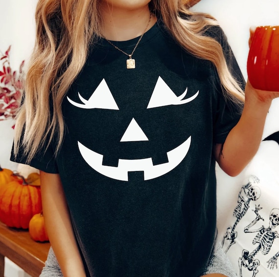 Women's Cute PUMPKIN FACE EYELASHES Fall Halloween Witch Spell Limited Graphic Tee T-Shirt Plus Sizes Avail to 4X 4XL 5X 5XL
