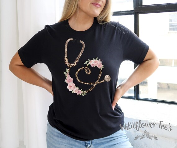 Women's FLORAL LEOPARD STETHESCOPE Nurse Rn Student Medical Doctor Assistant Respiratory Therapist Tee T-Shirt Graphic Tee Plus Size to 5XL