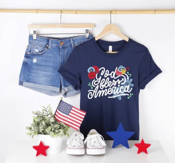 Women's GOD BLESS AMERICA Patriotic 4th Fourth of July Fireworks Graphic Tee T-shirt Plus Size avail 3X 3XL 4X 4XL 5X 5XL