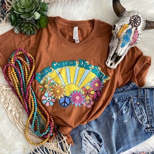 Women's HERE COMES The SUN Hippie Tee T-Shirt Funny Flower Power Groovy Graphic Tee Plus Size 3X 4X 3XL 4XL Available