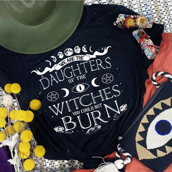 Women's We Are The DAUGHTERS Of The WITCHES You Could not BURN Fall Halloween Witch Spell Limited Graphic Tee T-Shirt S - 3XL 4XL 5XL