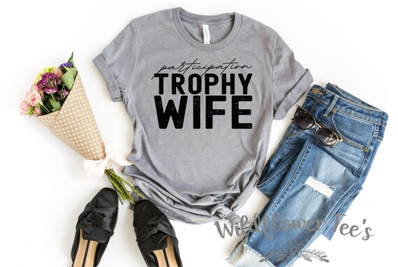 Women's PARTICIPATION TROPHY WIFE Funny Chic Boho Wifey Tee T-Shirt Graphic Tee Plus Size 3X 3XL 4X 4XL Avail