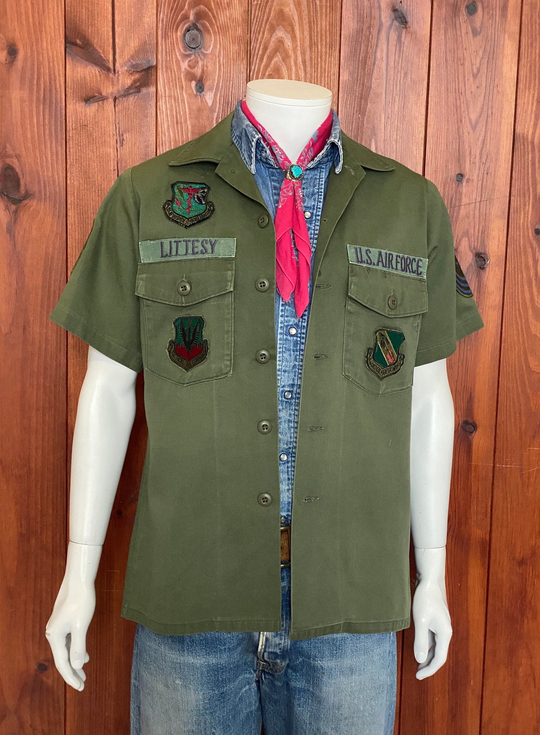 Size M. . Authentic 80's US Air Force Vintage Fatigue