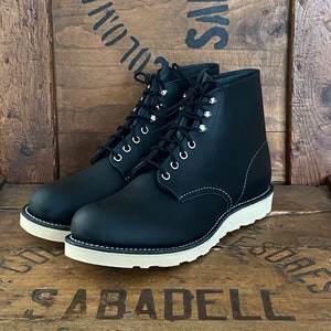 Size 9.5D (42.5 EU) RED WING 8165 6-inch Classic Round Toe Black 