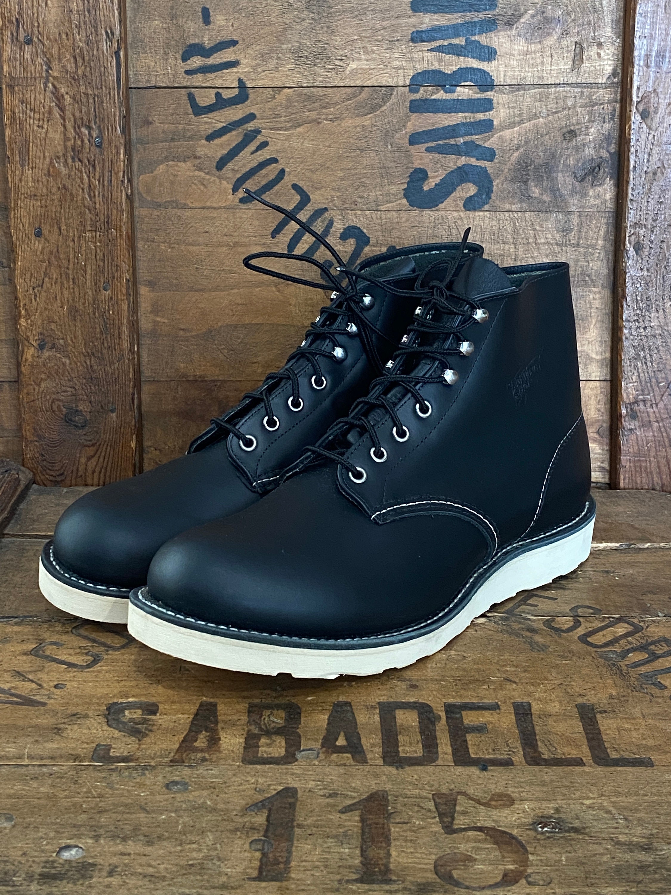 Red wing round toe deals black