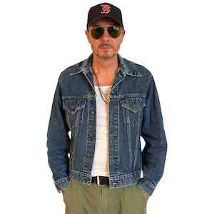 Size 42US / 52EU . Vintage 70s Levi’s Denim Jacket – 2 Pockets – Made in USA