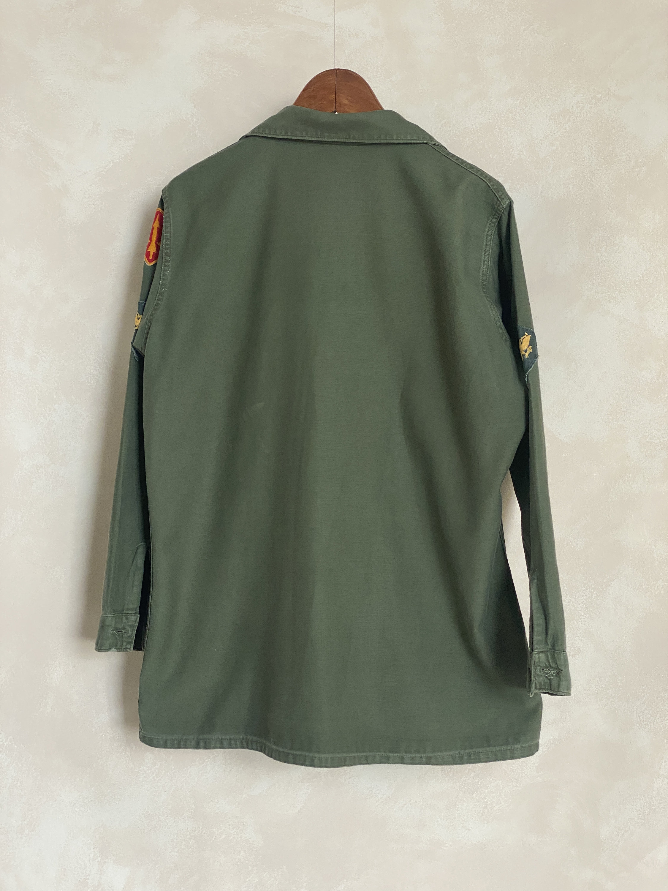 Large. Authentic 1966 US Army Vintage Fatigue Shirt Vietnam