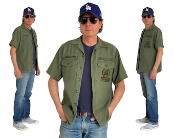 Taglia media. Autentica camicia da combattimento vintage dell'esercito americano del 1970, risalente alla guerra del Vietnam.