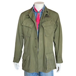 Medium Long. Authentic 1969 US Army vintage Vietnam jungle jacket.