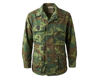 Medio-corto. Autentica giacca mimetica da giungla dell'esercito americano del 1977.