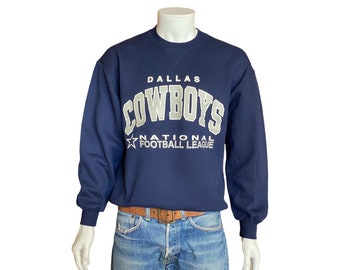 Rozmiar L. Wyprodukowano w USA Bluza NFL z lat 90. z nadrukiem Dallas Cowboys Wyprodukowano przez Russell