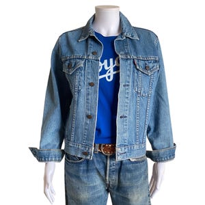 Tamanho 36US / 46EU. Jaqueta Levis vintage com 2 bolsos feita no Canadá