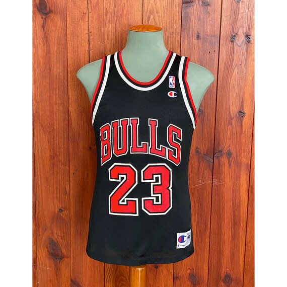 Vintage Michael Jordan #23 Red Chicago Bulls Champion NBA Jersey Size 40  1990s