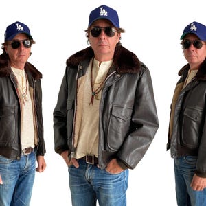 Size 40USA/ 50 EU. Vintage 70’S flight leather jacket made in USA talon zip