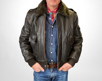 Size 44US / 54EU. Vintage leather bomber Flight Jacket  Aviator