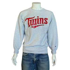 Size M. 90’s Twins Vintage Reverse Weave Champion sweatshirt Made In USA
