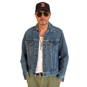 Size 42-44US / 52-54EU . Vintage 70s Levi’s Denim Jacket – 2 Pockets – Made in USA