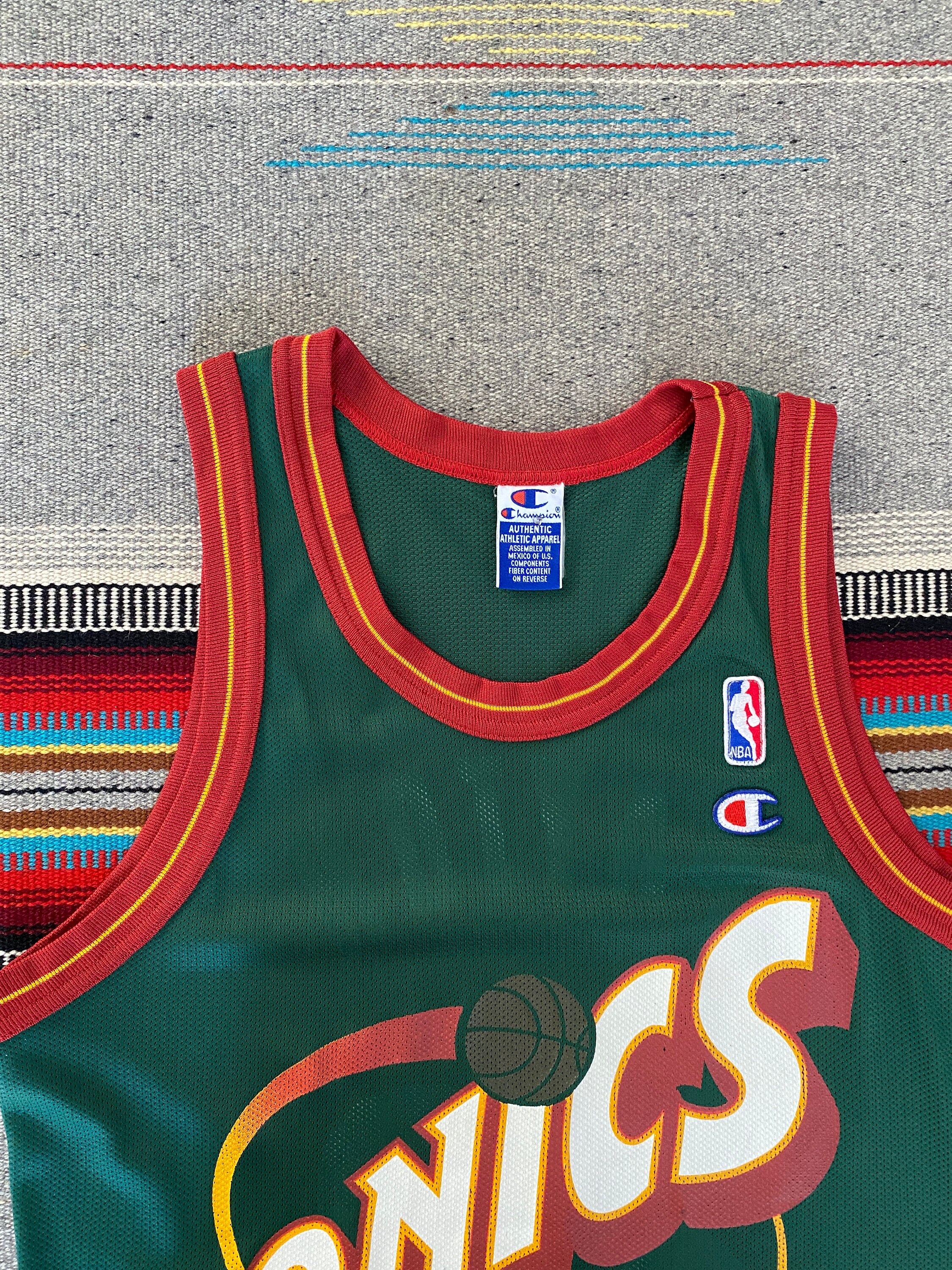 UsaVintageBarcelona Size 48. 90s Vintage NBA Champion Sonics Kemp #40