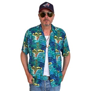 Size Med. Vintage 90s Hawaiian rayon shirt made by Ocean current