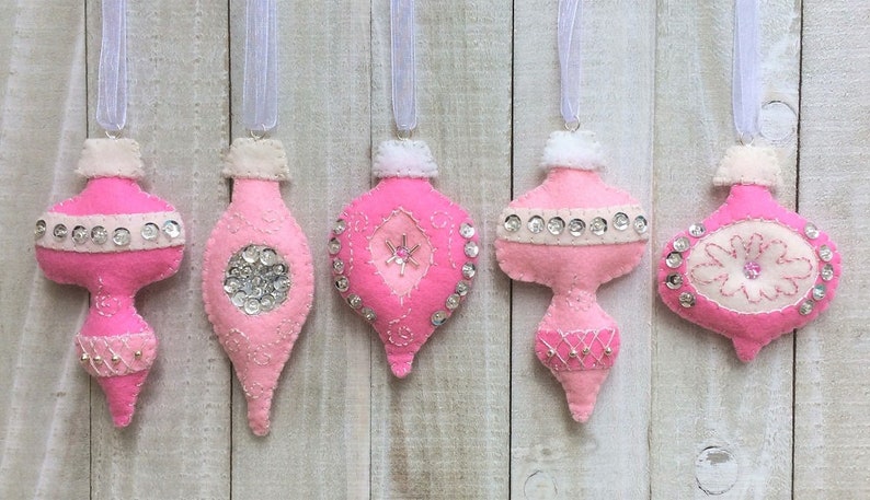 Vintage Style Pink Makes 5 Christmas Ornament Kit DIY
