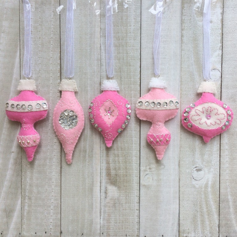 Vintage Style Pink Makes 5 Christmas Ornament Kit DIY