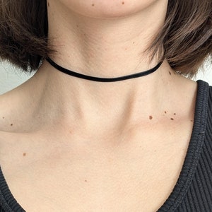 Black Velvet Choker Simple