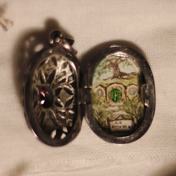 Vintage Locket with real Grenade stone | The Shire Painting| J.R.R. Tolkien | The Lord of the Rings | Middle-earth