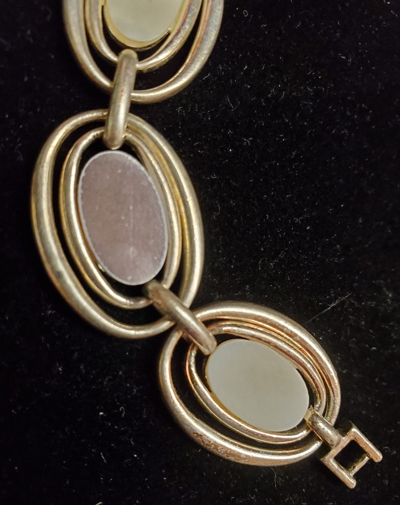 Mid Century Modern White And Brown Oval Link Bracelet in Silver tone