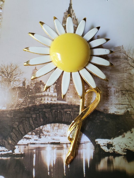 Flower Power Large Yellow & White Daisy Brooch