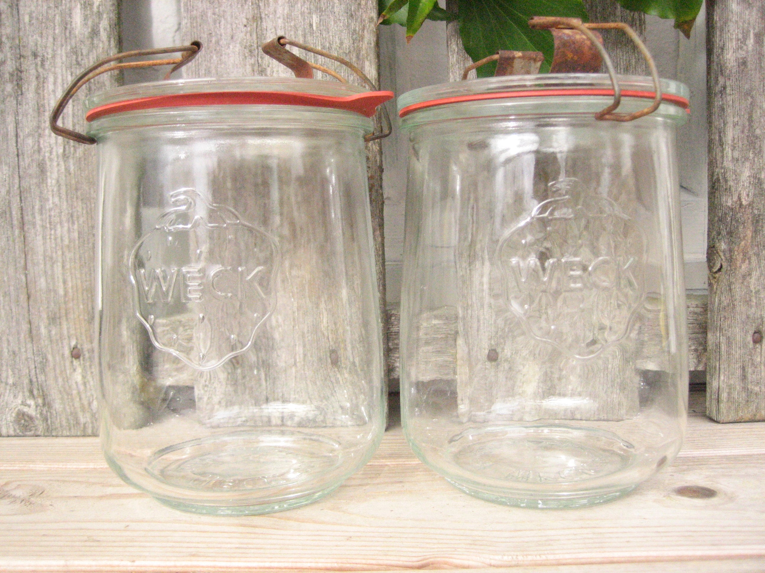 2 alte Einmachgläser aus Omas Keller Weckglas