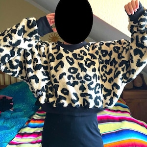 Batwing Pullover Leo Teddy Fleece Oversized Leopard Sweater Beige Schwarz 80er Sweatshirt Pulli Fair Fashion 80s 80er 90s 90er Y2K Black