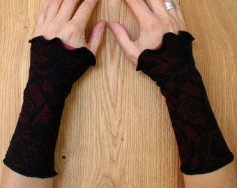 Cuffs dark red-black, rose pattern made of cloqué jersey