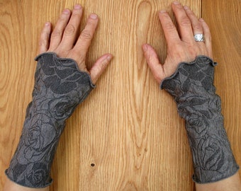 Grey-light grey leg warmers with rose pattern, made of cloqué jersey