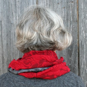 romantic loop scarf made of cloque jersey, rose pattern wine red-dark gray, loop, scarf, tube scarf image 4