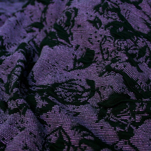 Cloqué Jersey schwarze Rosen auf Lila / Violett  Jersey-Strick, Doppelstrick, Reliefmuster