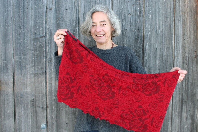 romantic loop scarf made of cloque jersey, rose pattern wine red-dark gray, loop, scarf, tube scarf image 3