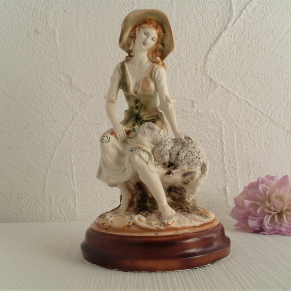 Vintage grosse Gipsfigur Frau mit Lämmchen Deko