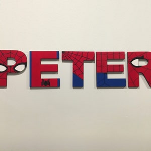 Letras de madera pintadas a mano de Spider-Man de 6” u 8”