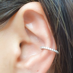 Manchette d'oreille en cristal - bijou d'oreille réglable - boucle d'oreille de manchette de conque CZ délicate - faux piercing de conque - cache-oreille minimaliste - poignets d'oreille sans piercing