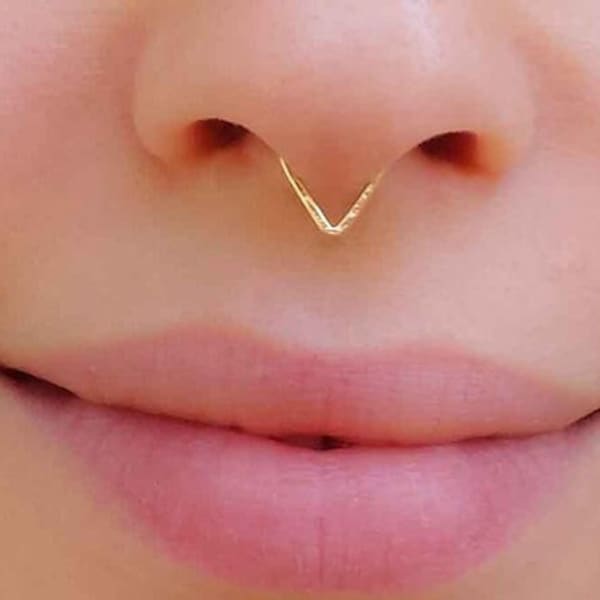 Faux Septum Ring, Gefälschte Nase Ring, Septum Dreieck kein Piercing, kleines gefälschtes Septum, Falsches Piercing schmuck