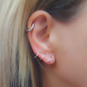 drievoudige piercingoorbel, drie gatenoorbel, drievoudige hoepeloorbel, drievoudige spiraaloorbel, drie piercingsieraden, 3 gatenoorbel